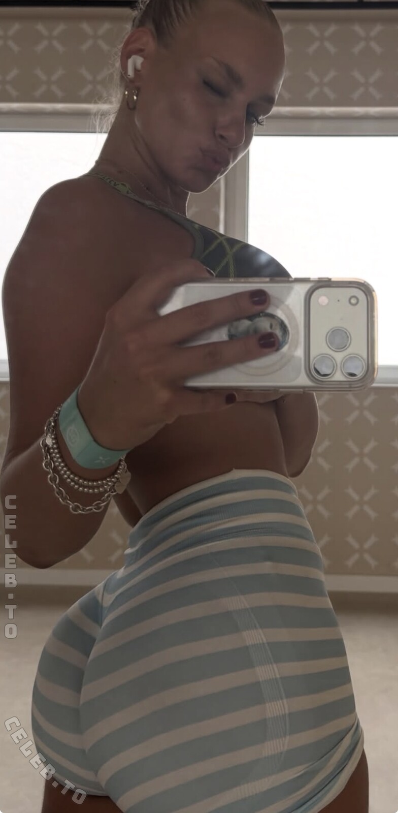 loulou_fbl nude photo 2