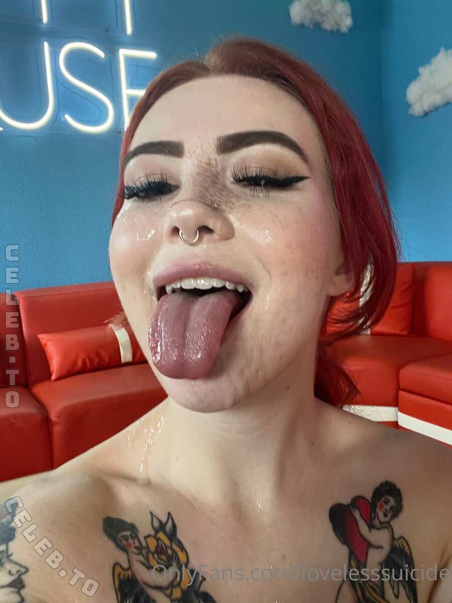 lovelesssuicide nude photo 2