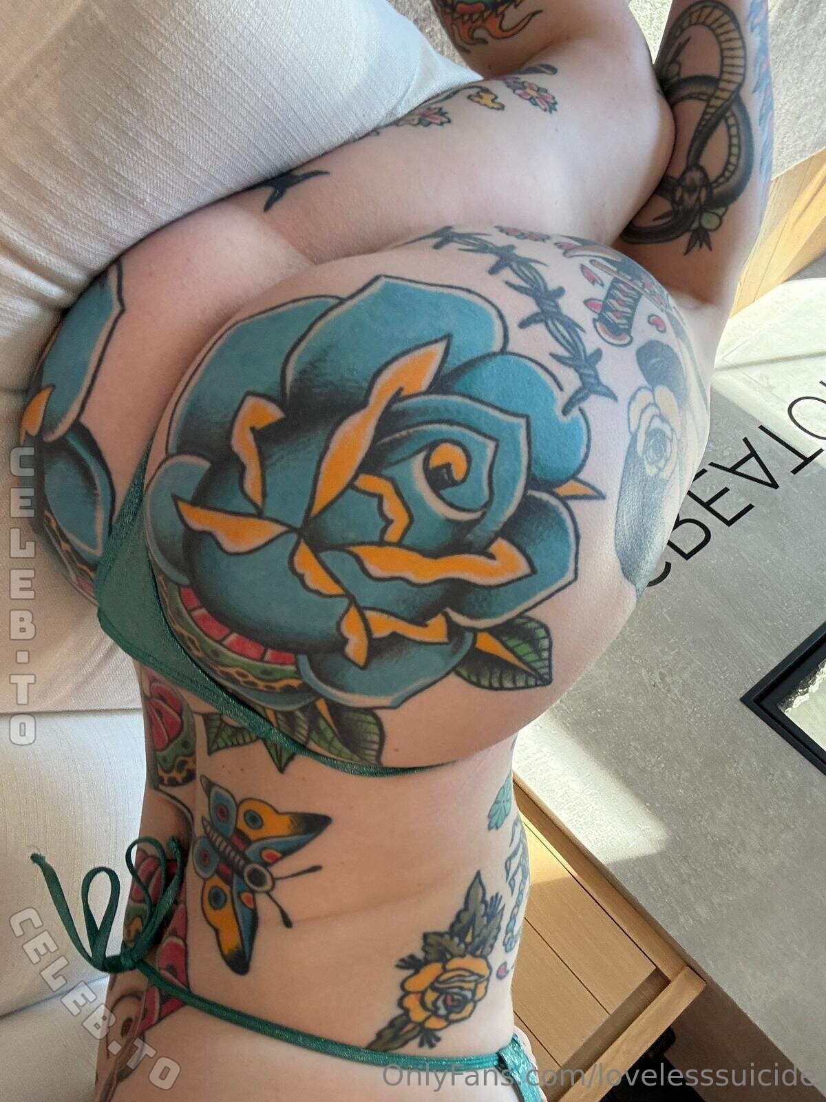 lovelesssuicide nude photo 8