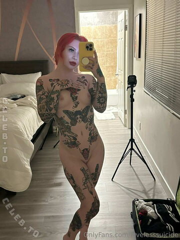 lovelesssuicide nude photo 4
