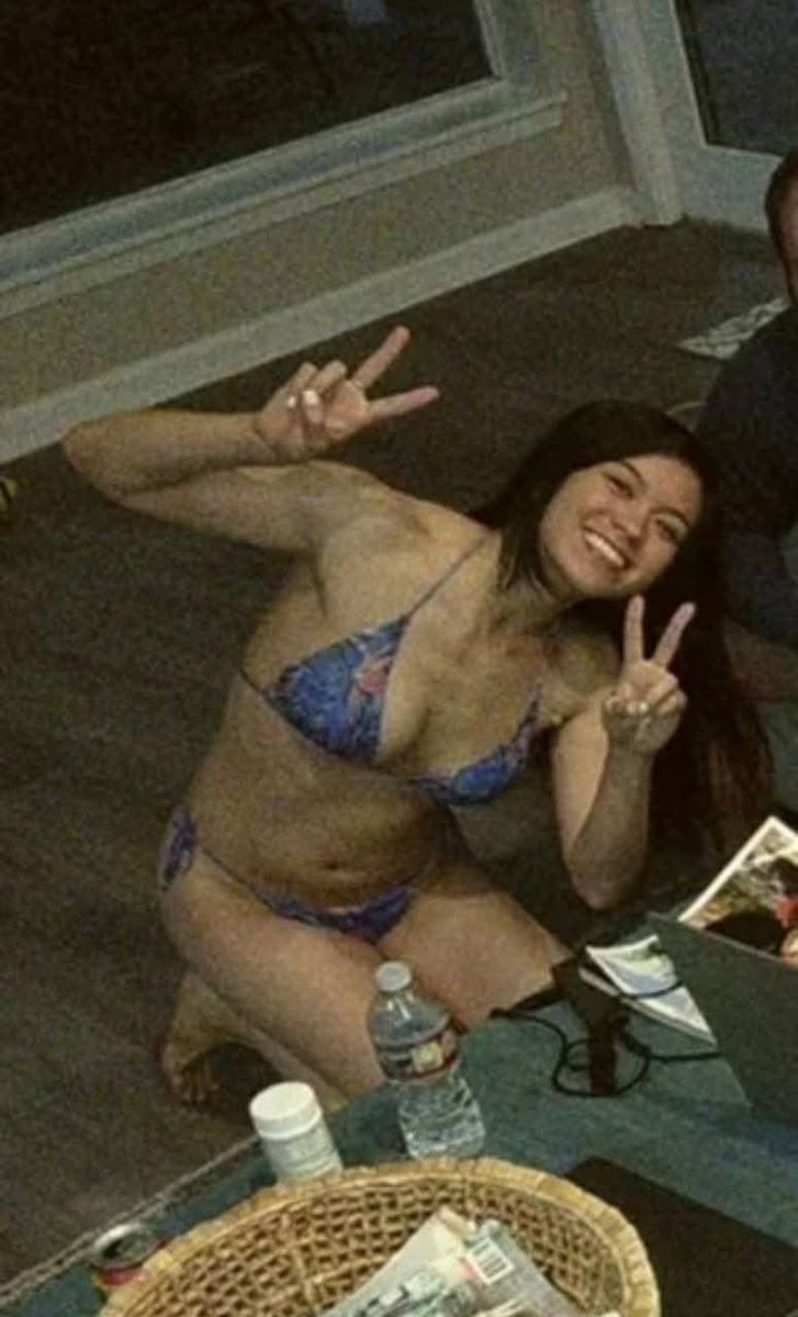 Lu nude photo 4