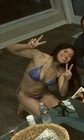 Lu nude photo 1