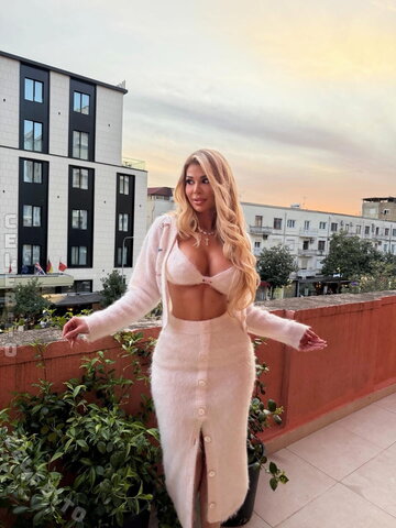 Luana Vjollca nude photo 38