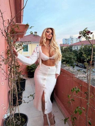Luana Vjollca nude photo 34
