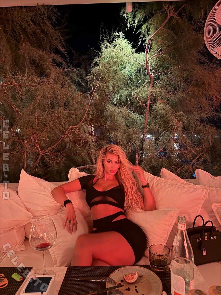 Luana Vjollca nude photo 4