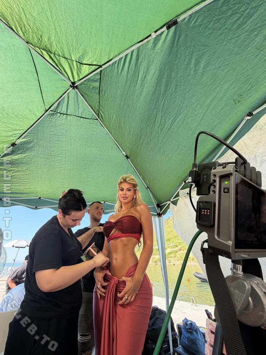 Luana Vjollca nude photo 9