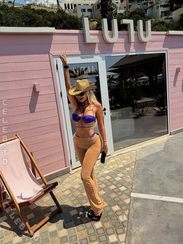 Luana Vjollca Hot (12 photos)