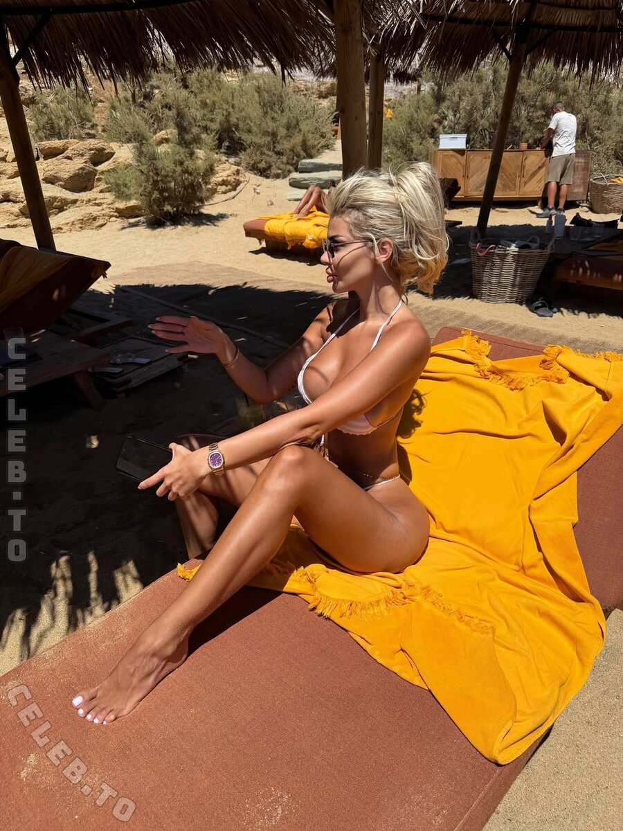Luana Vjollca nude photo 9