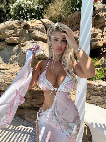 Luana Vjollca nude photo 4