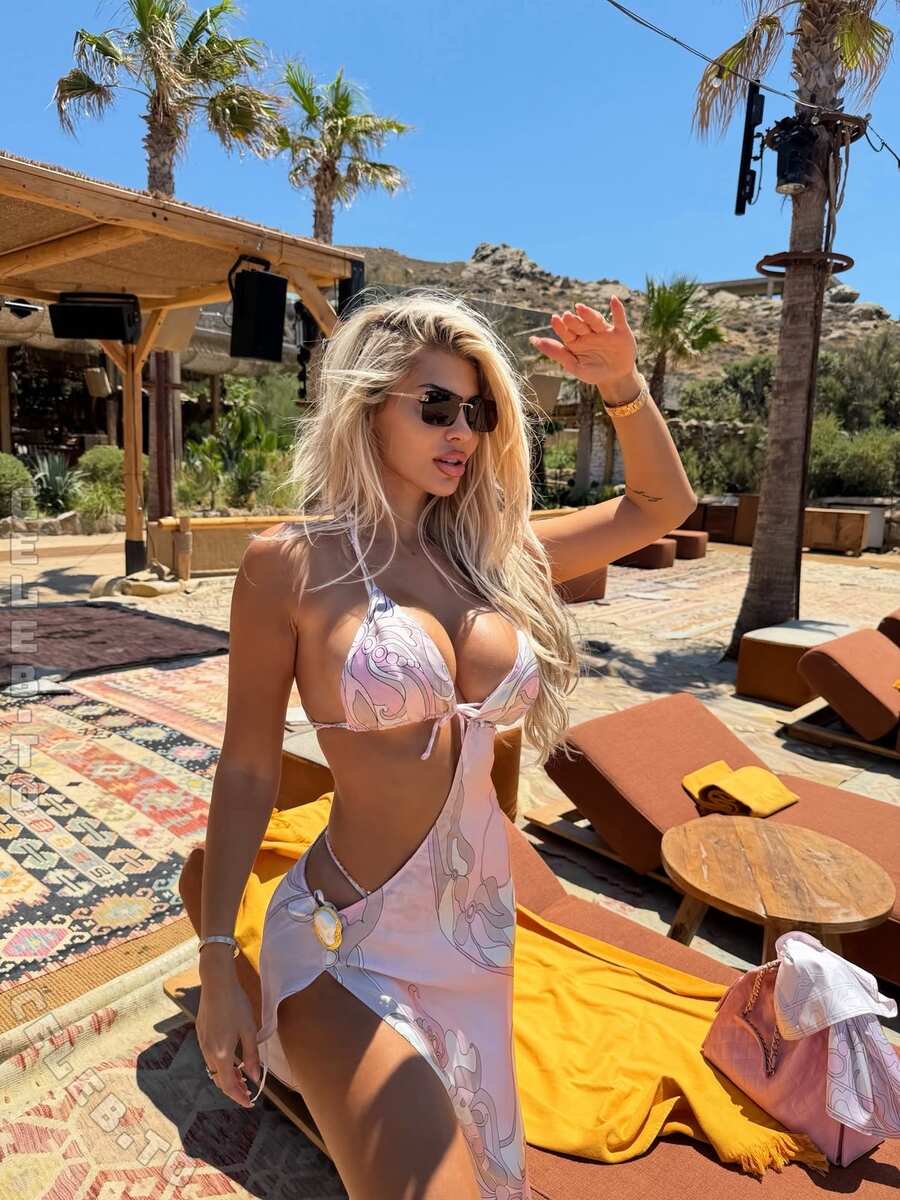 Luana Vjollca nude photo 14