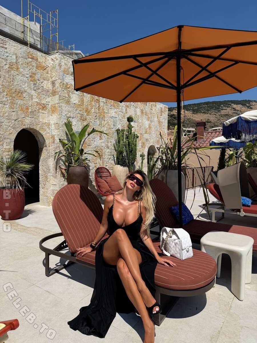 Luana Vjollca nude photo 5