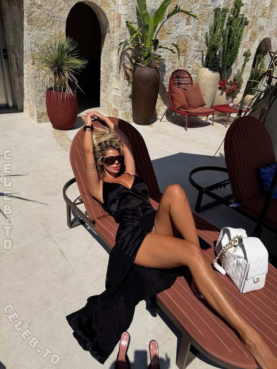 Luana Vjollca nude photo 7