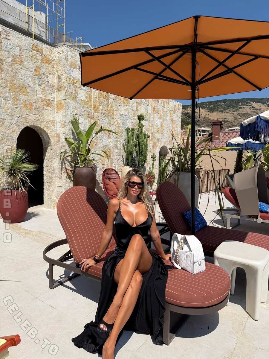 Luana Vjollca nude photo 9