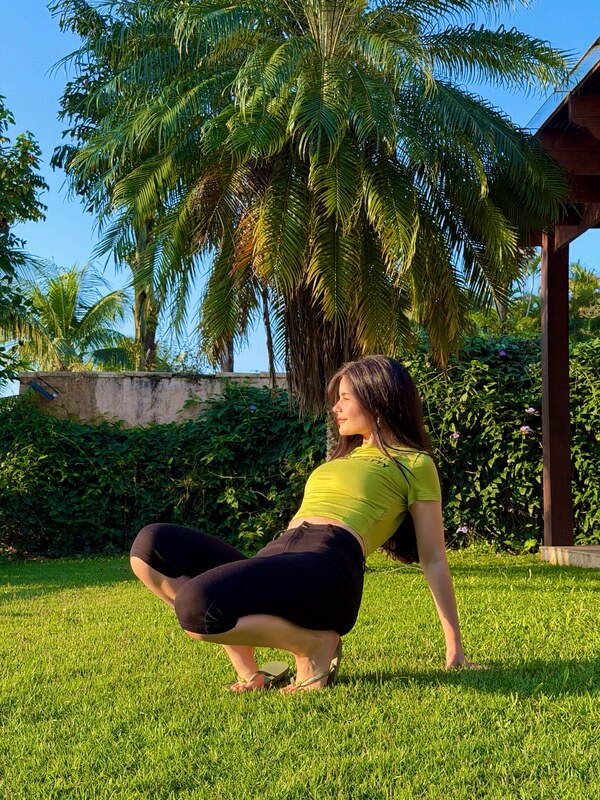 Luara Fonseca nude photo 1