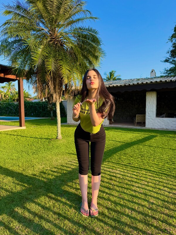 Luara Fonseca nude photo 4