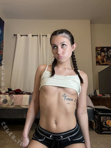 Luckdragonari nude photo 3