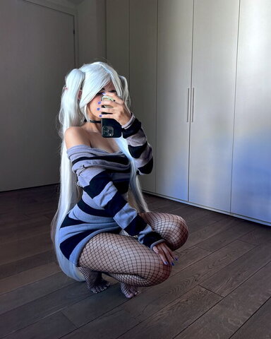 Lucrelisa nude photo 3