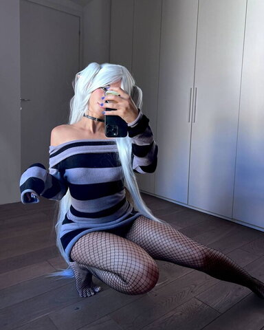Lucrelisa nude photo 12