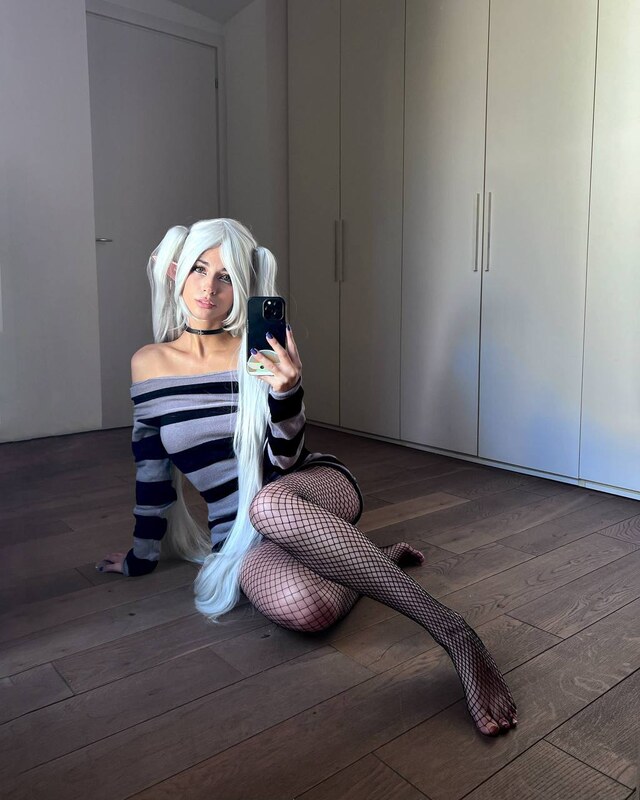 Lucrelisa nude photo 11