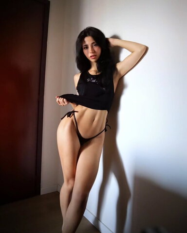 Lucrelisa nude photo 5