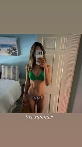 Lucy Burdge New (1 photo)