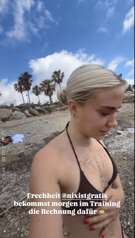 Lucy Fischer nude photo 1