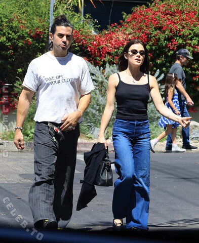 Lucy Hale nude photo 8