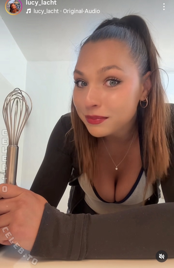 Lucy Lacht nude photo 1