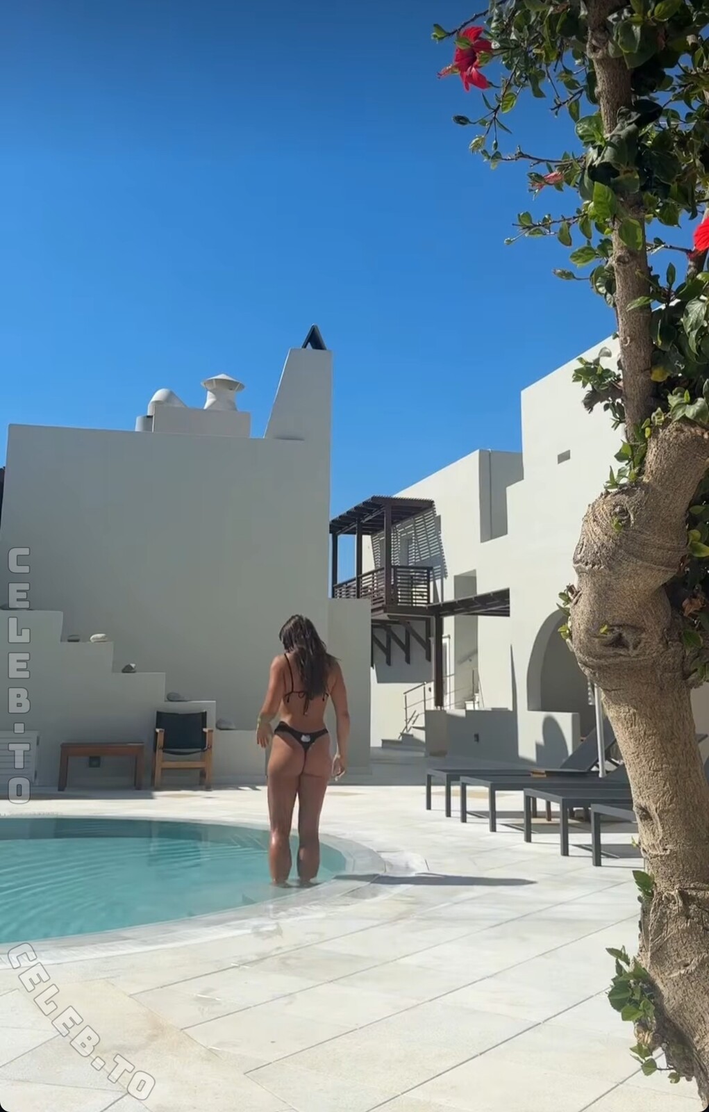 Lucy Lacht nude photo 1