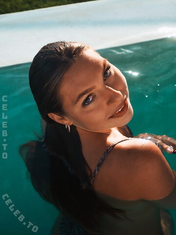 Lucy Lacht Hot (7 photos)