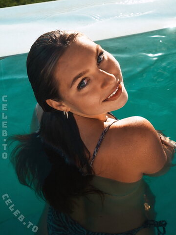 Lucy Lacht nude photo 12
