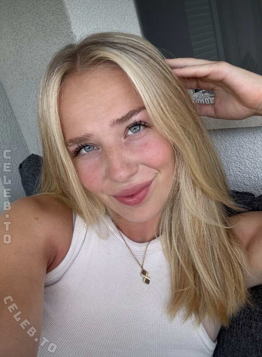 Lucy Michel nude photo 15