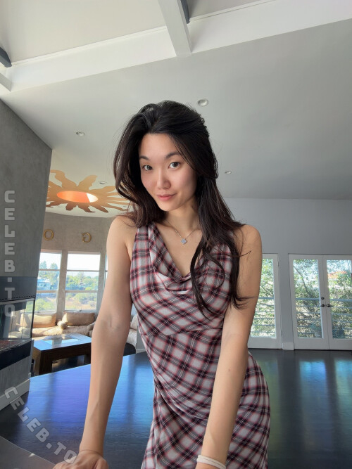 Lucy Mochi nude photo 13