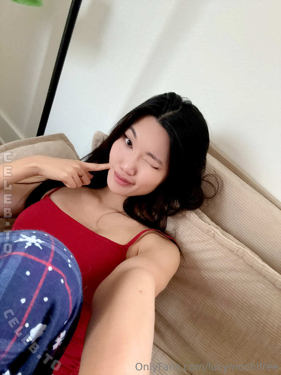 Lucy Mochi nude photo 1