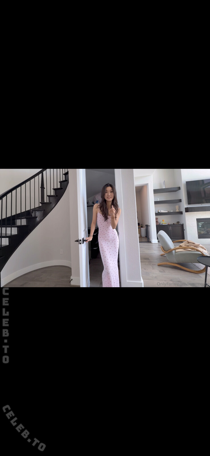 Lucy Mochi nude photo 4