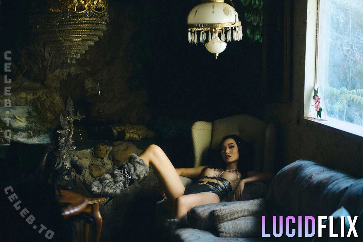 Lucy Mochi nude photo 14