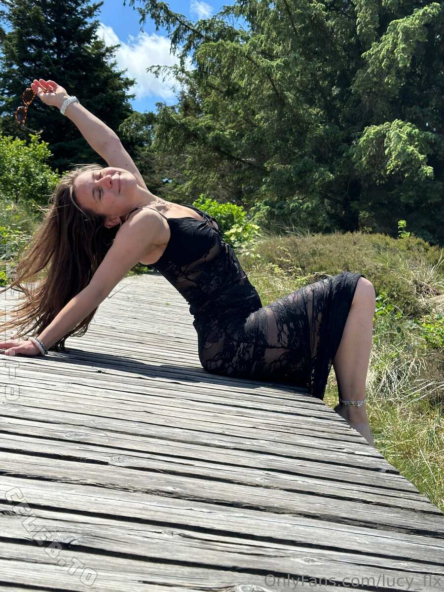 Lucy Schiller nude photo 8