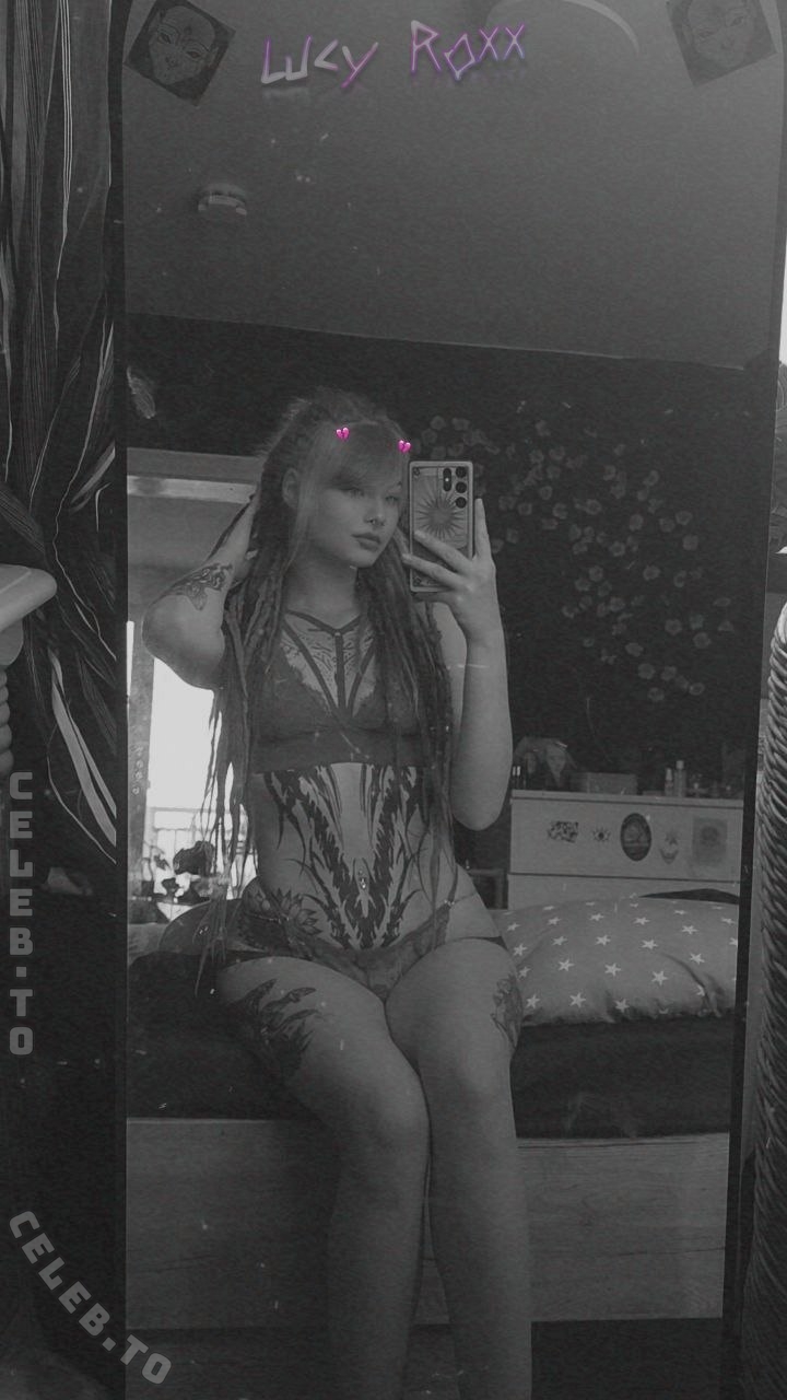 Lucyroxx nude photo 1