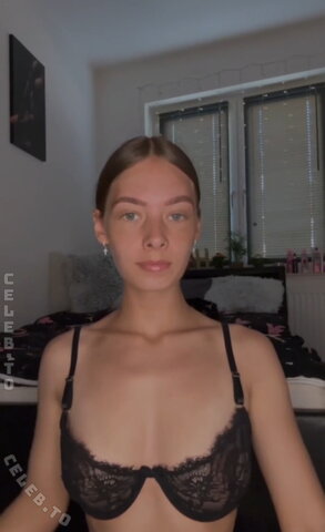 Lucywhoelse / Sugarlucy – And from Snapchat --> Download Click here