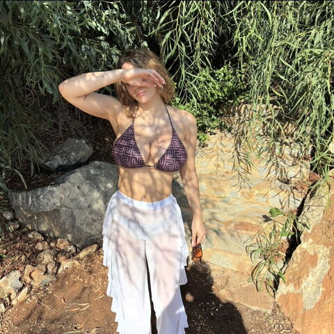 Lucyy.moss nude photo 18