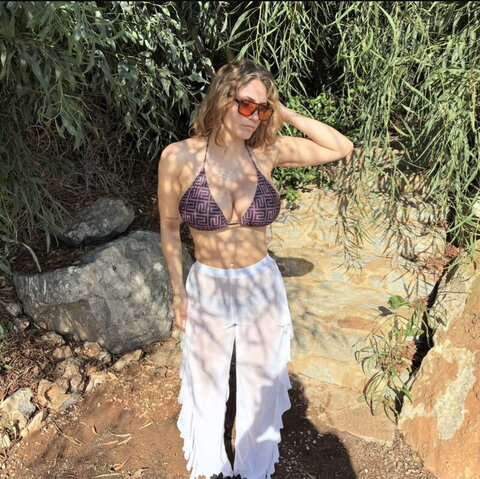 Lucyy.moss nude photo 14