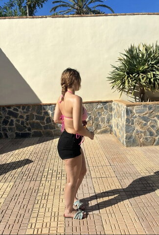 Lucyy.moss nude photo 2