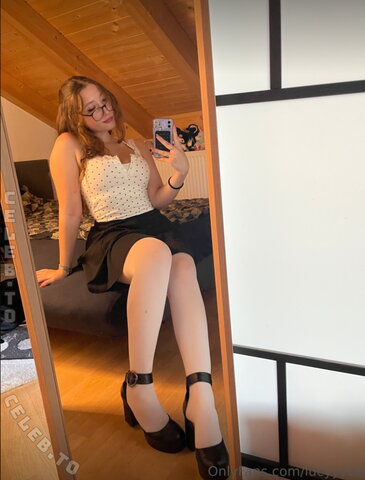 Lucyyy06 nude photo 33