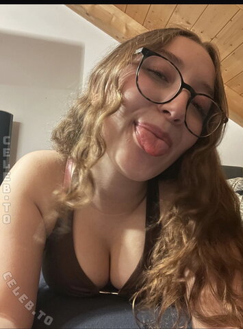 Lucyyy06 nude photo 27