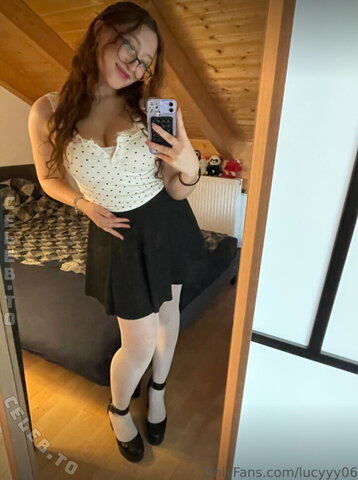 Lucyyy06 nude photo 21