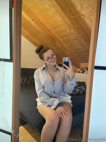 Lucyyy06 nude photo 2