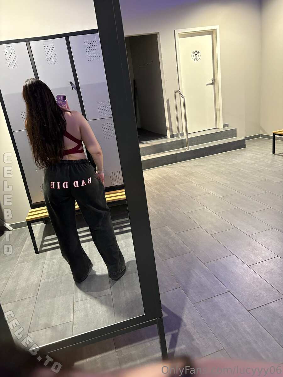 Lucyyy06 nude photo 1