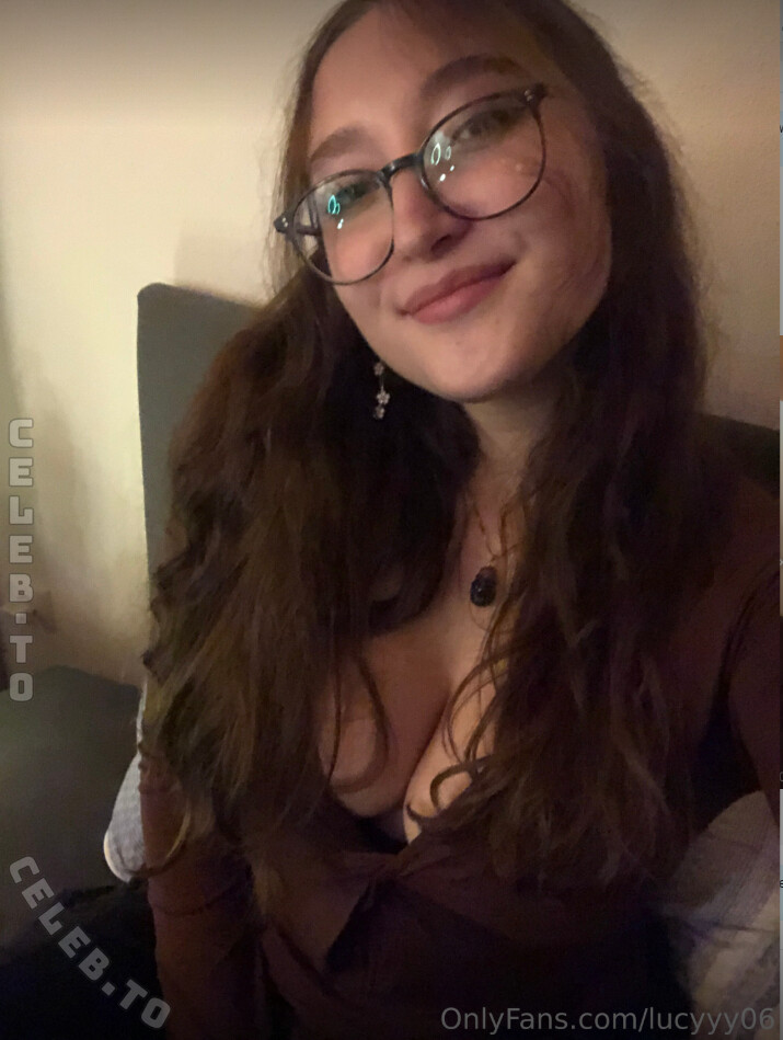 Lucyyy06 nude photo 1