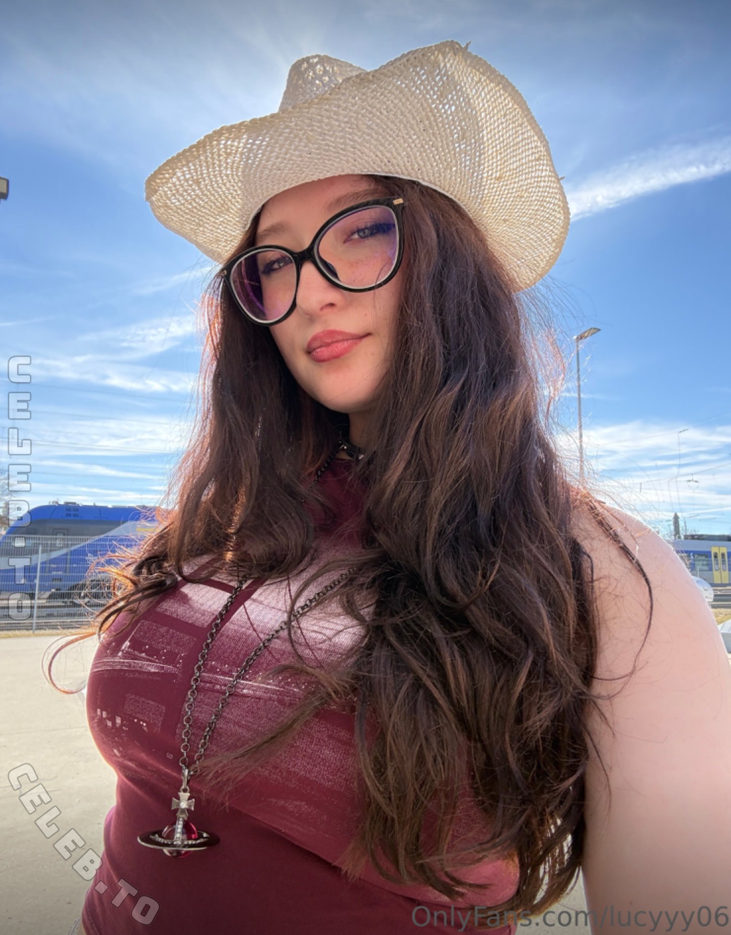 Lucyyy06 nude photo 1