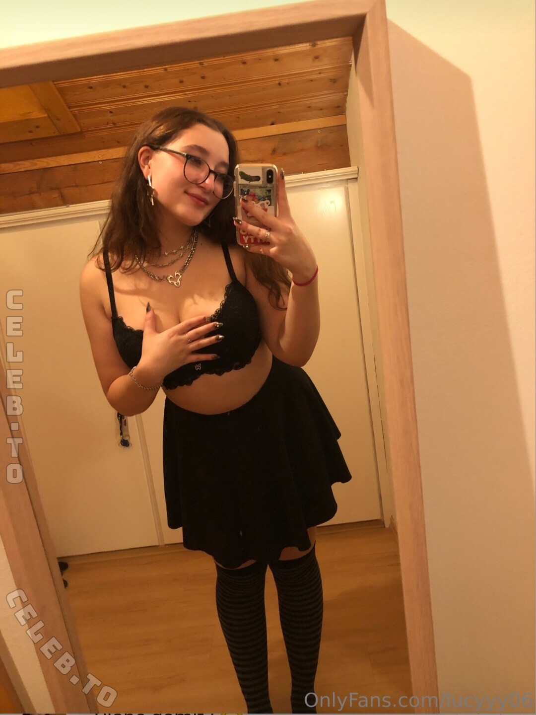 Lucyyy06 nude photo 2